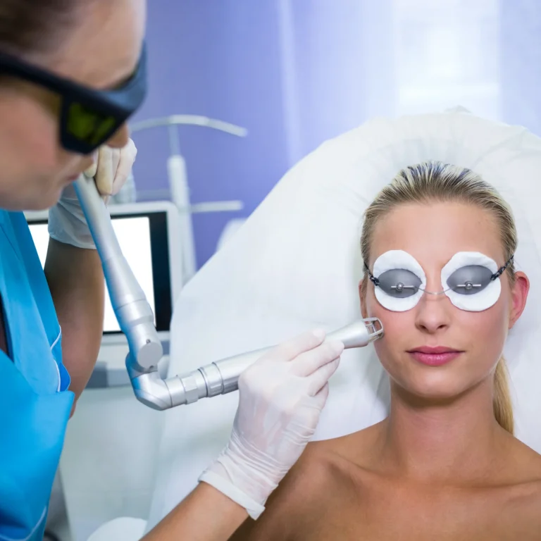 Best skin laser doctor in Rawalpindi – Dr. Saiqa during consultation